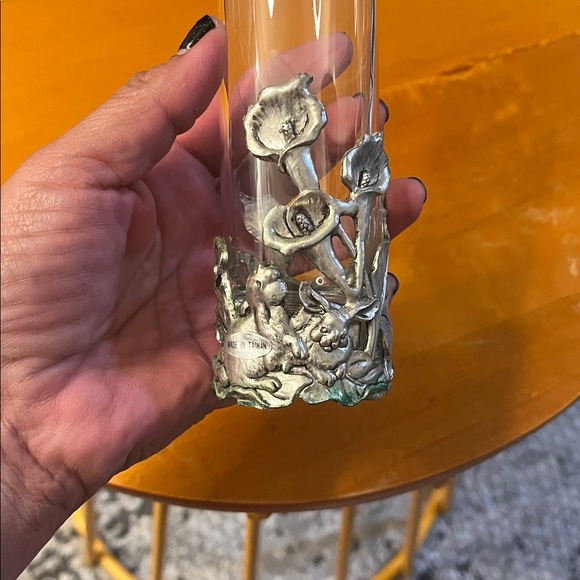 Vintage 1995 Arthur Court Bunny Lillies Cast Aluminum & Glass Bud Vase 7.5” - Picture 5 of 5